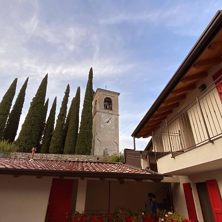 La Volpe Rossa Rooms And Apartments San Felice del Benaco Bagian luar foto