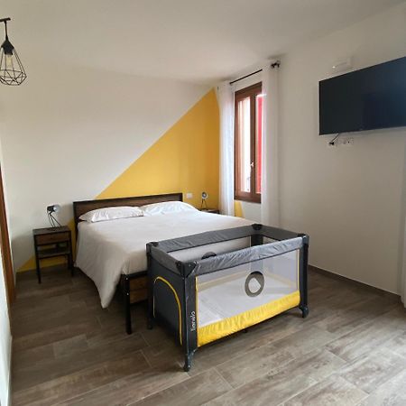 La Volpe Rossa Rooms And Apartments San Felice del Benaco Bagian luar foto