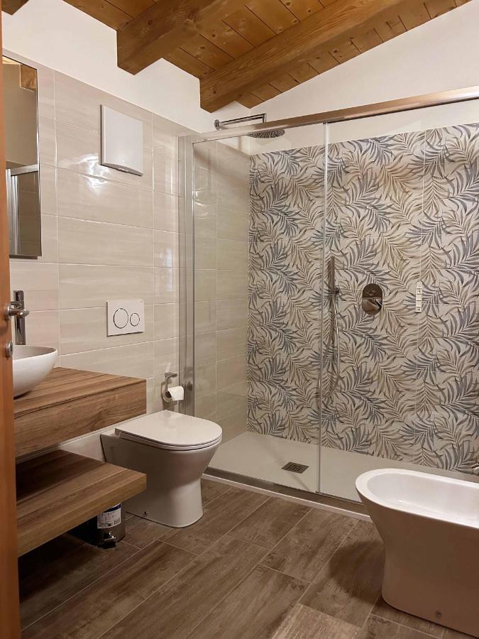 La Volpe Rossa Rooms And Apartments San Felice del Benaco Bagian luar foto
