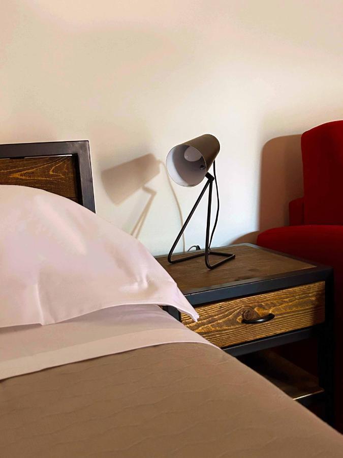 La Volpe Rossa Rooms And Apartments San Felice del Benaco Bagian luar foto