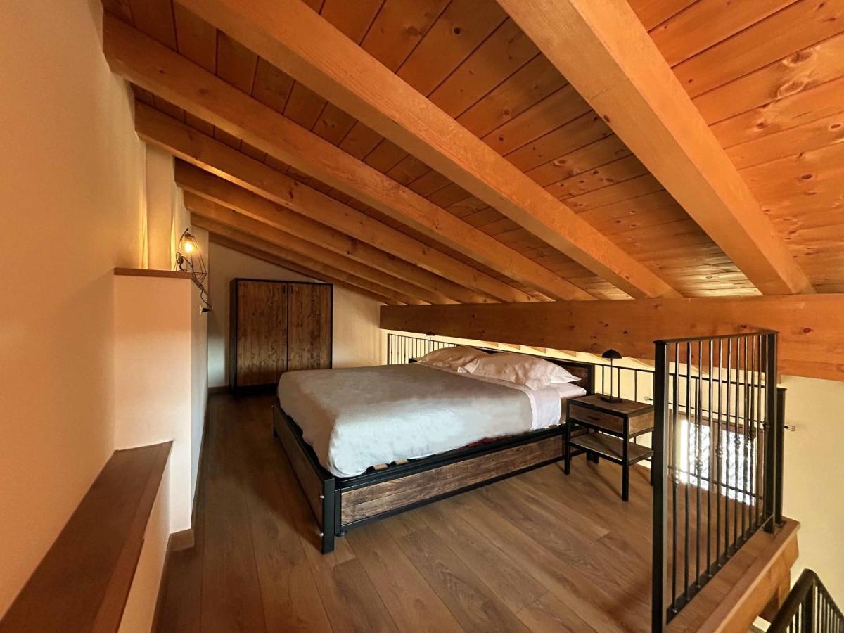 La Volpe Rossa Rooms And Apartments San Felice del Benaco Bagian luar foto