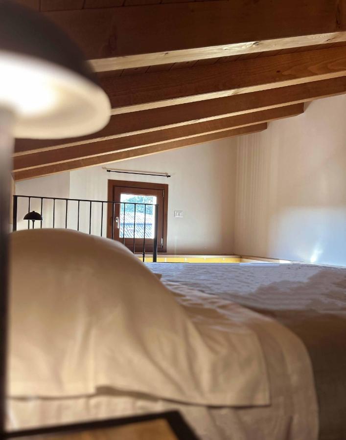 La Volpe Rossa Rooms And Apartments San Felice del Benaco Bagian luar foto