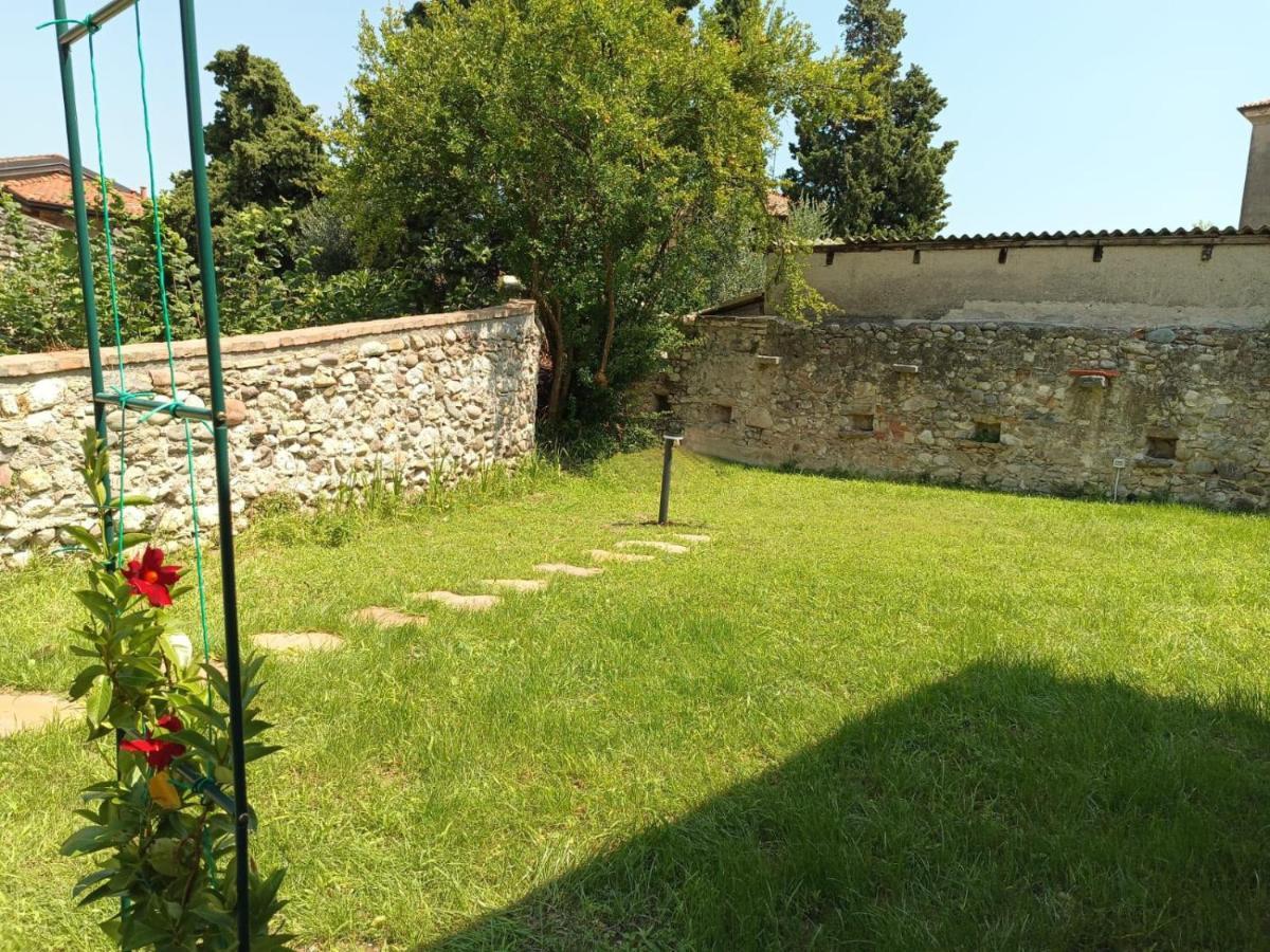 La Volpe Rossa Rooms And Apartments San Felice del Benaco Bagian luar foto