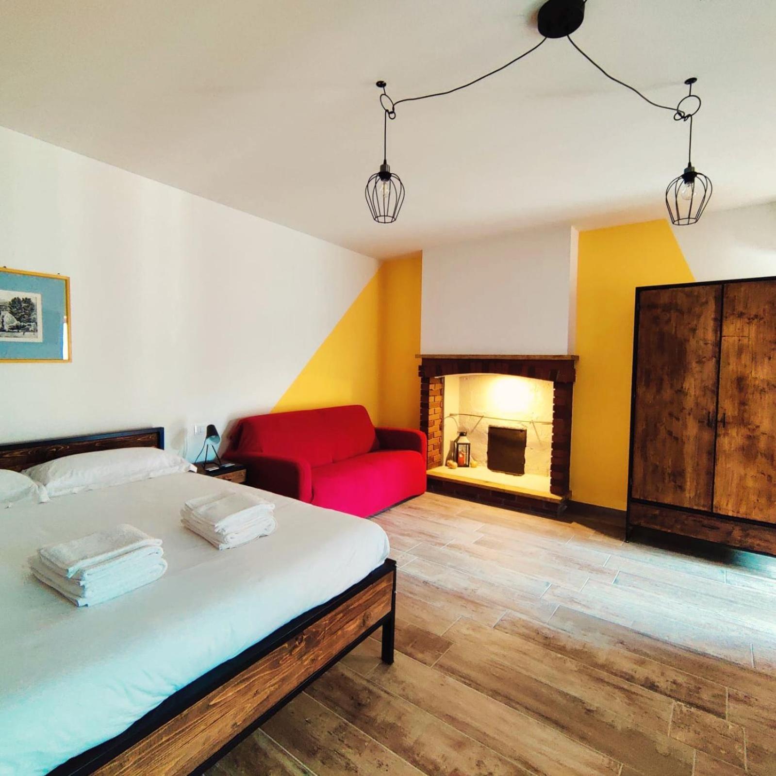 La Volpe Rossa Rooms And Apartments San Felice del Benaco Bagian luar foto