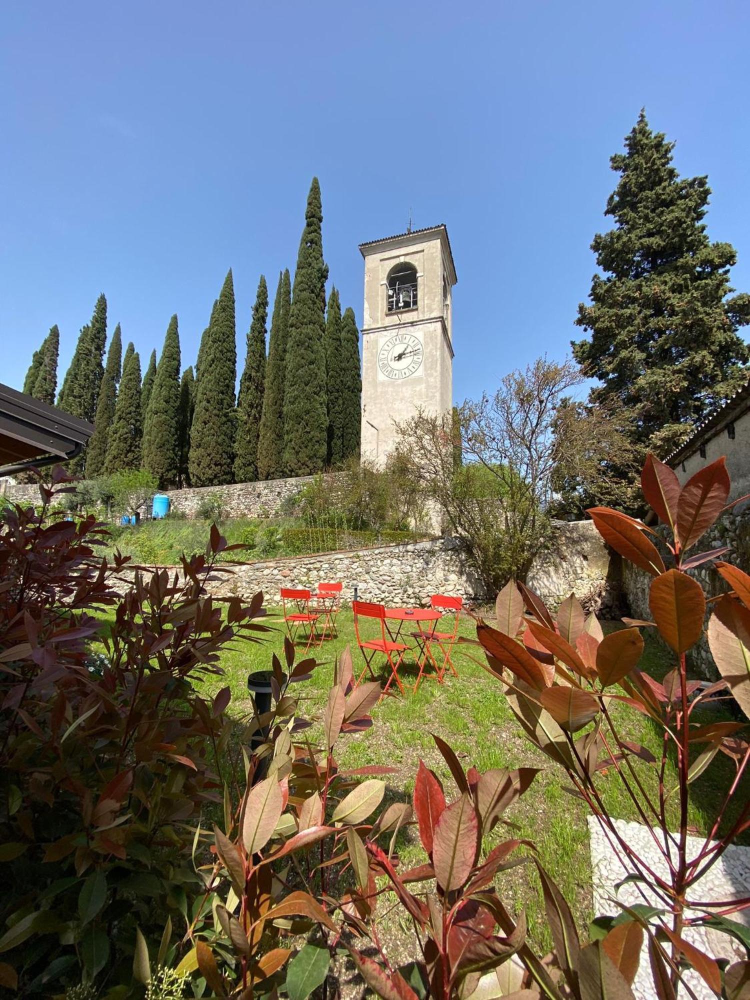 La Volpe Rossa Rooms And Apartments San Felice del Benaco Bagian luar foto