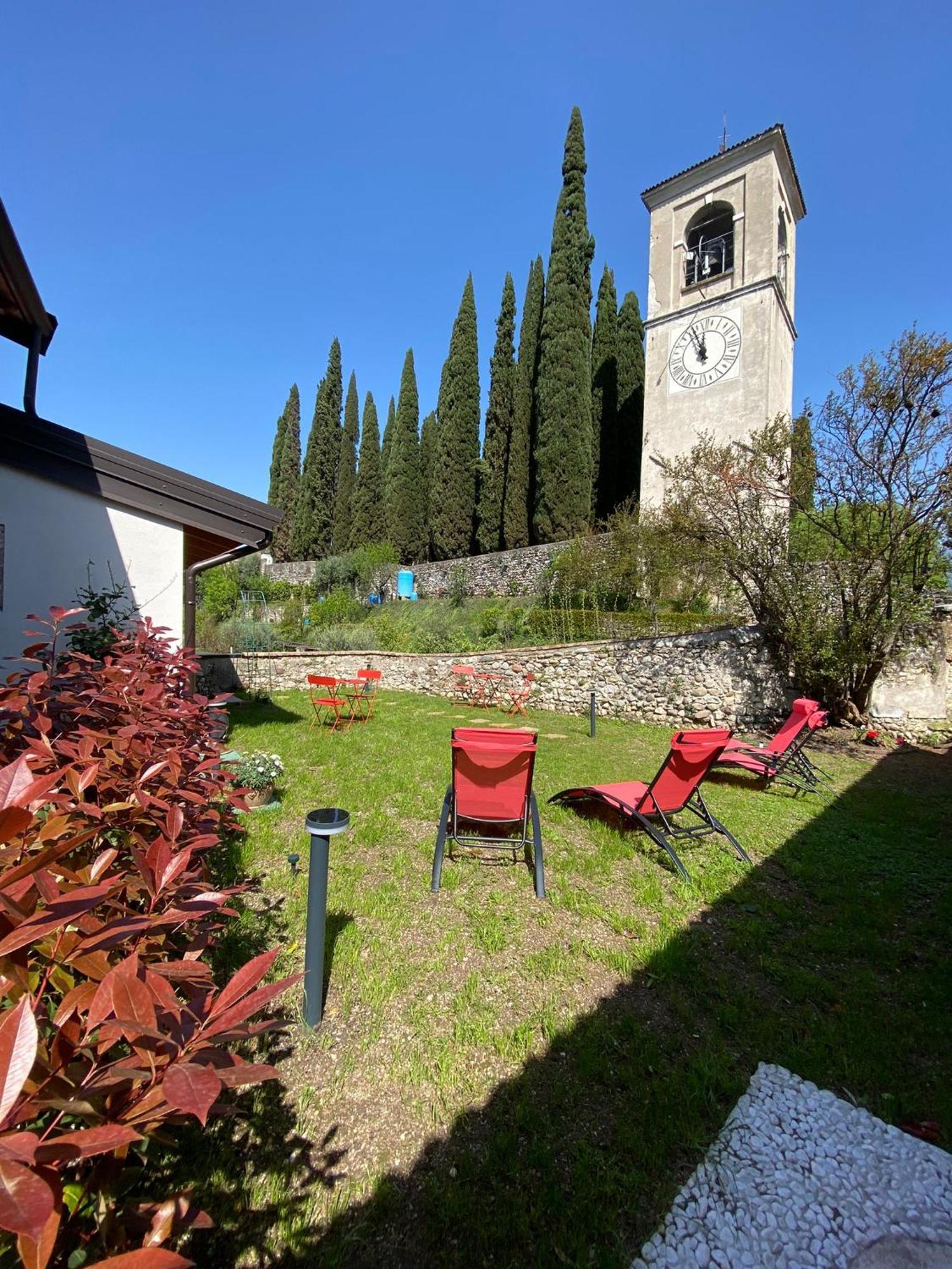La Volpe Rossa Rooms And Apartments San Felice del Benaco Bagian luar foto